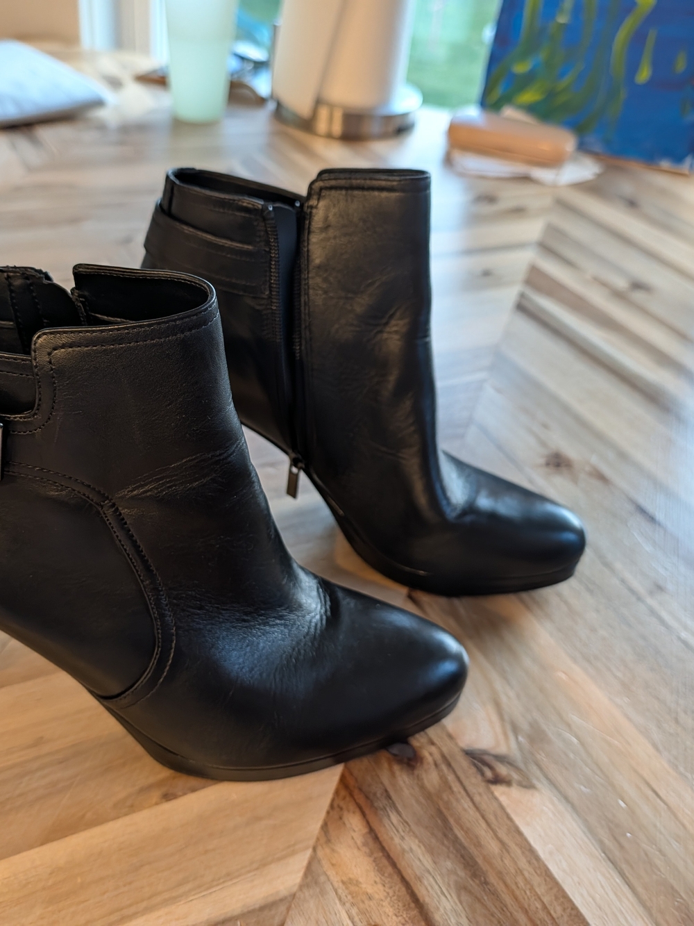 EUC Naturalizer Tatum Black Leather Ankle Booties with Side Zip